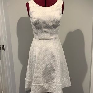WHBM White dress, size 6, never worn, excellent condition.